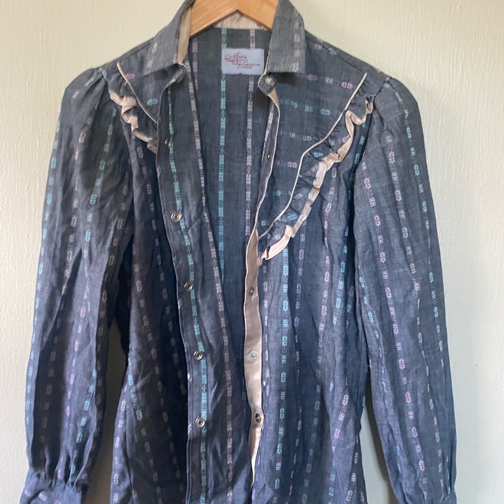 Kenny Rogers Western Collection by Karman Gray Ruffle Blouse Womens M